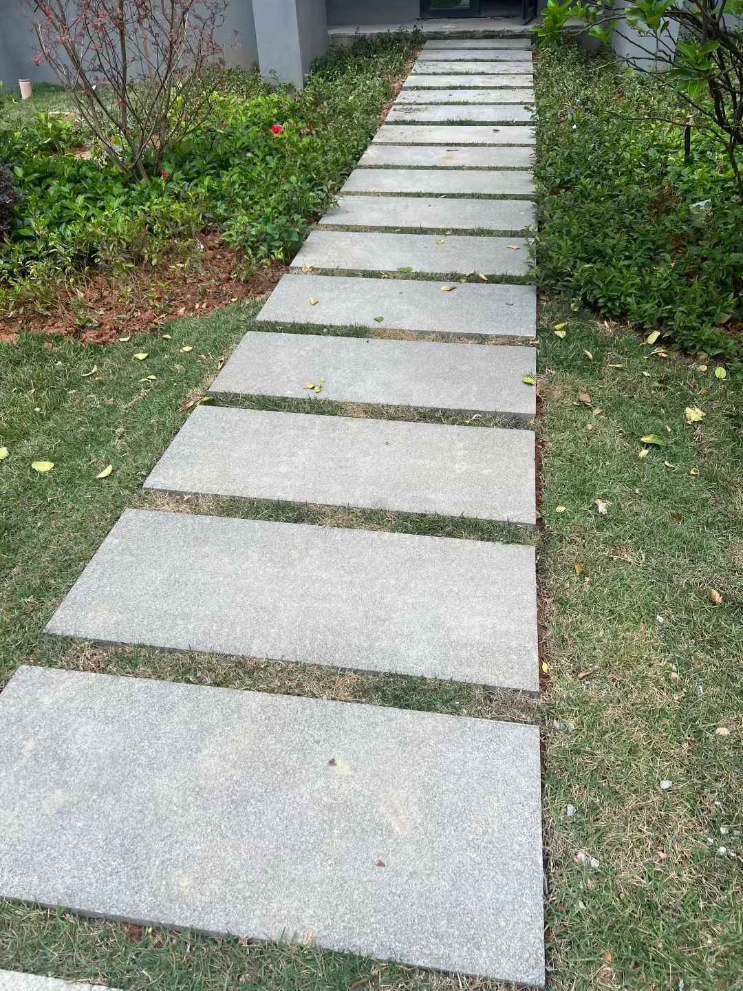太原 芝麻黑小区踏步、汀步石铺装效果