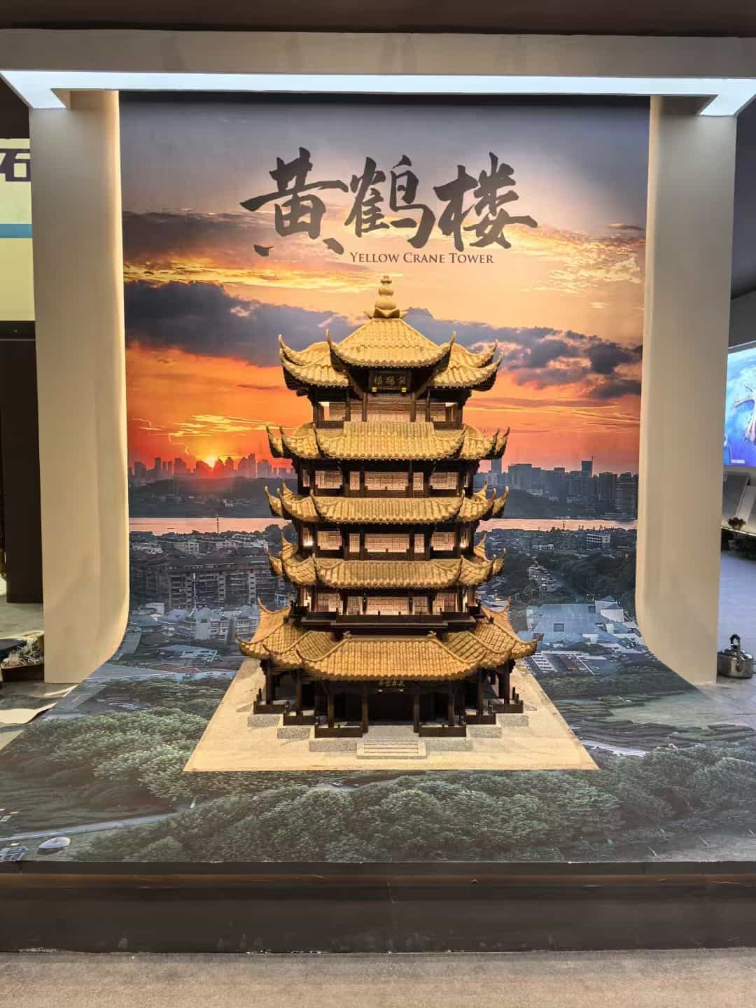 太原仿古石文创作品-黄鹤楼