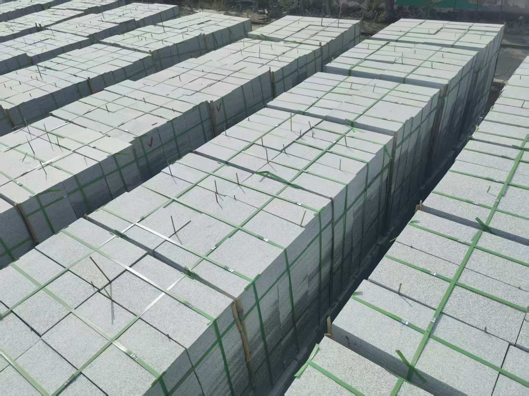 太原 芝麻白1.8公分火烧300*600地铺，清仓大甩卖