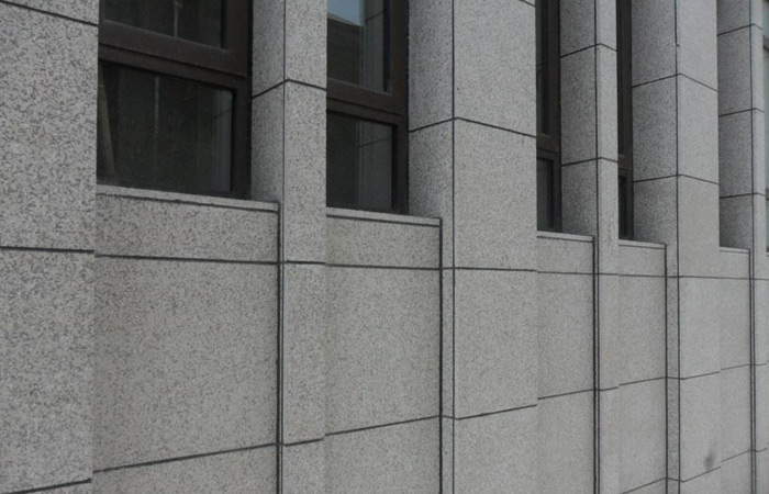 太原芝麻灰外墙干挂石材及施工注意事项
