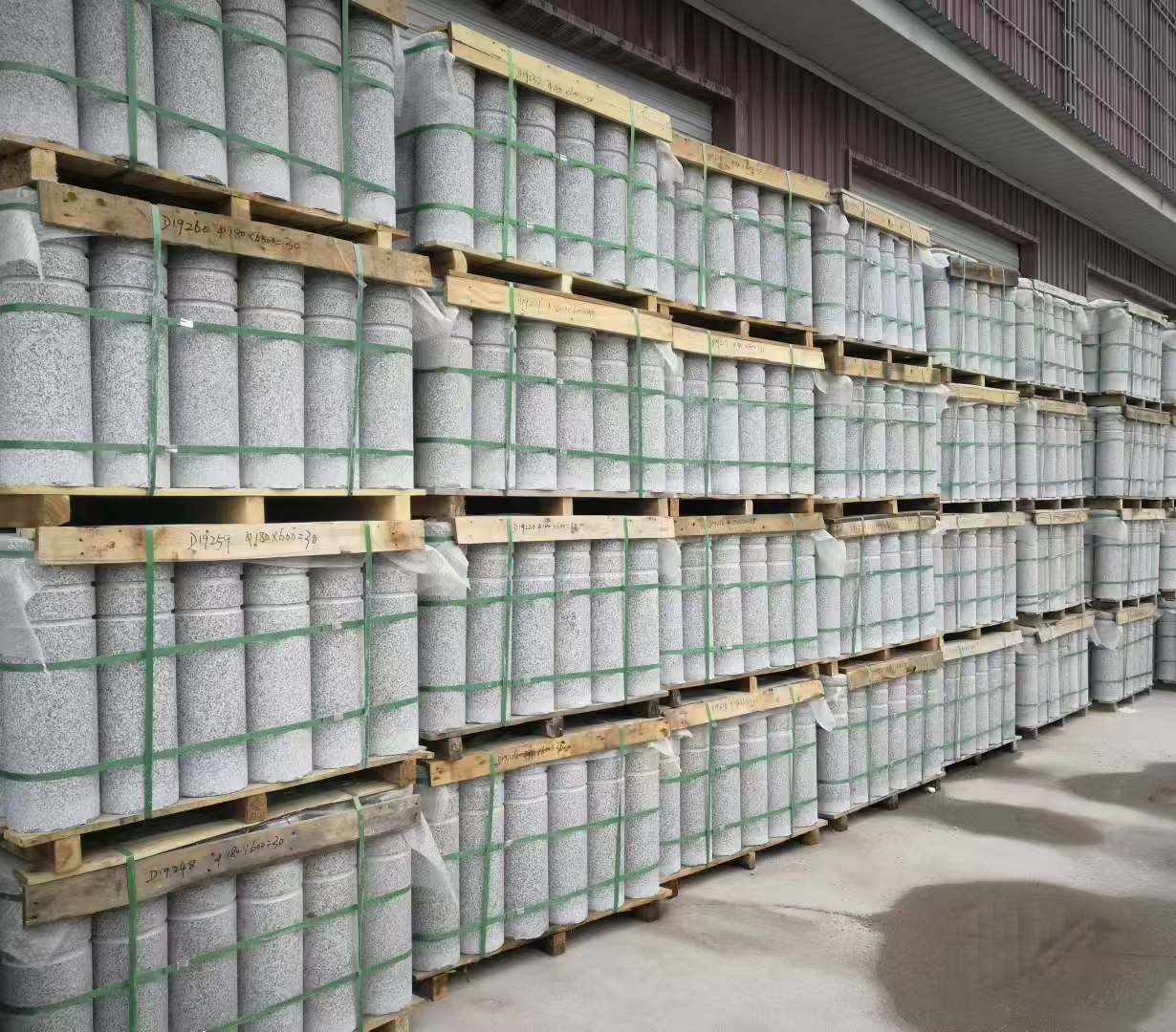 太原 芝麻白挡车柱、阻车桩、隔离柱