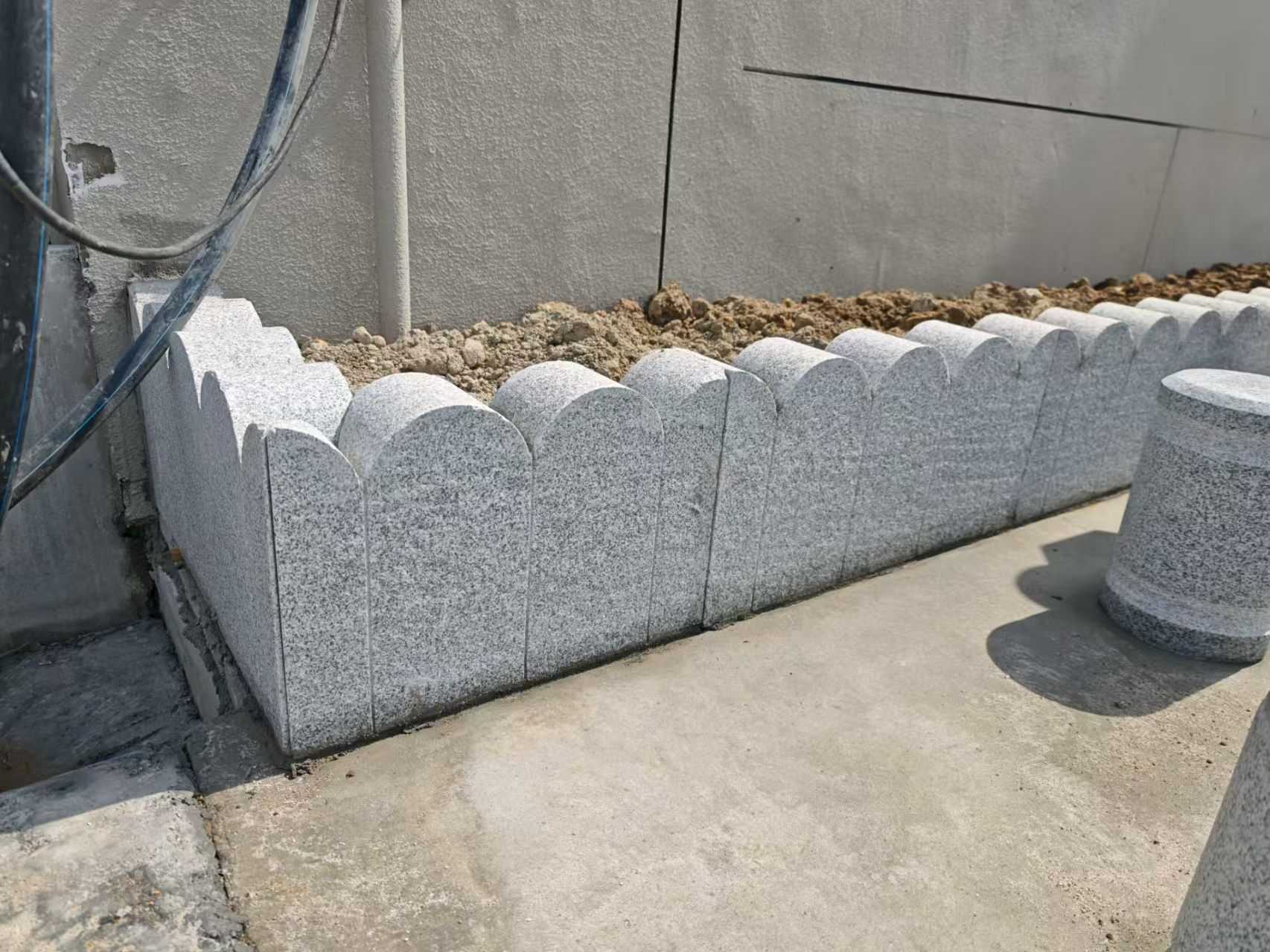 太原 芝麻白花岗岩花边石铺装效果图